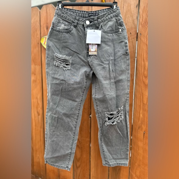 Boohoo Baggy Boyfriend Distressed Grey Jeans Size 2 NWT - Picture 2 of 8
